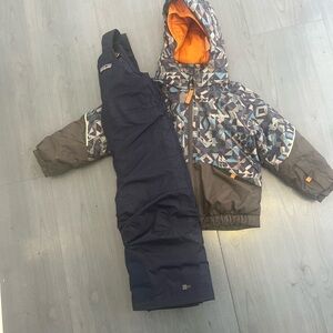- Patagonia Snow Pile Jacket and Bib Set 2 T